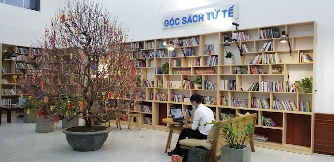 Góc sách tòa nhà nơi công ty Nasani làm việc